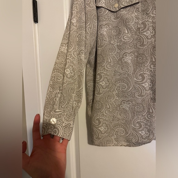 Liz Claiborne button up - Picture 5 of 5